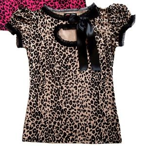 NWT Jessica Louise Leopard Molly Keyhole Puff Sleeve Top